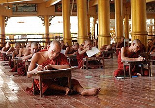 monks-in-burma