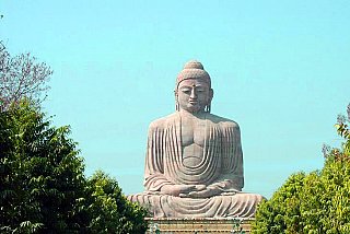 buddha statue in bodh gaya