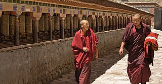 buddhist monks in buddhist schools