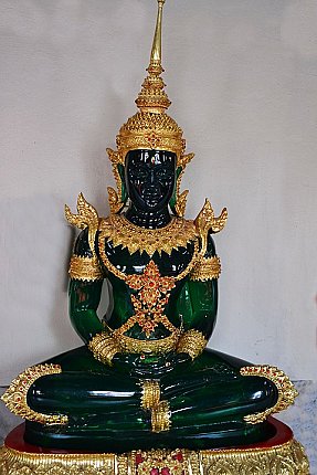 jade buddha statue