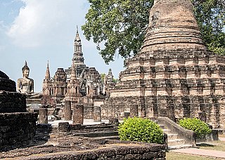 sukothai buddha statue
