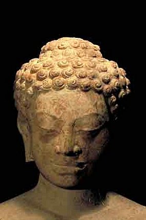 dvaravati buddha statue