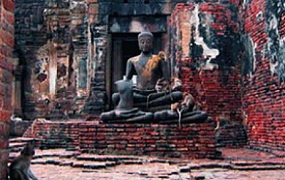 lobpuri buddha statues