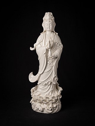 Zeer mooie en gedetailleerde porseleinen Kwan Yin