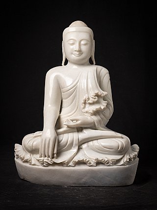 Nieuw gemaakte marmeren Mandalay Boeddha