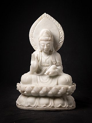 Oud marmeren Kwan Yin beeld